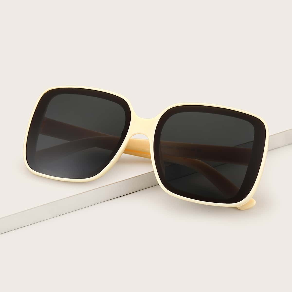 

Square Frame Sunglasses