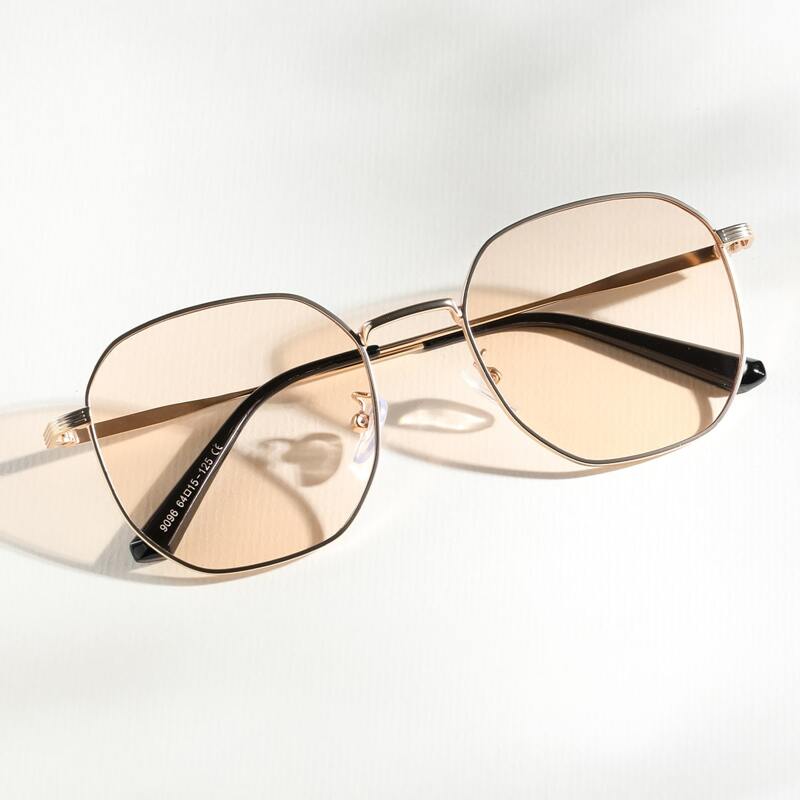 

Metal Frame Tinted Lens Sunglasses
