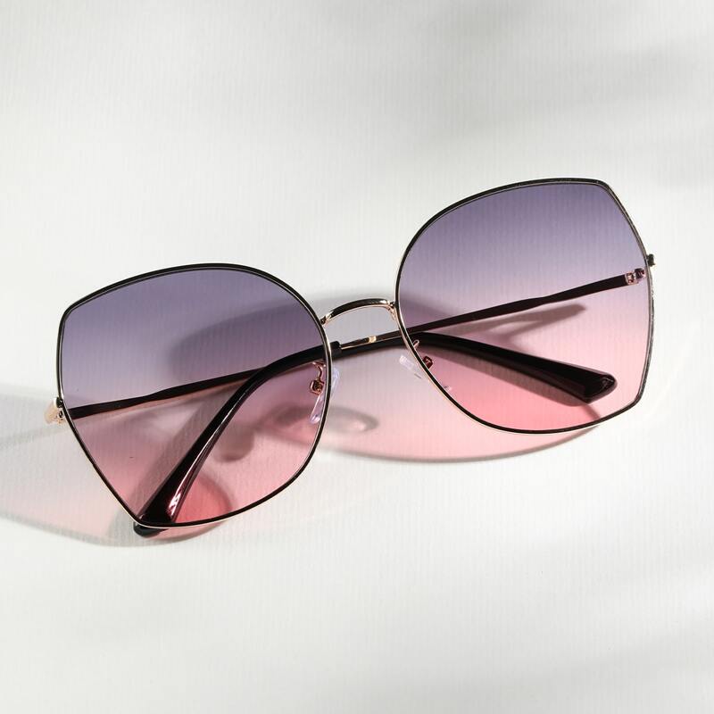 

Metal Frame Tinted Lens Sunglasses