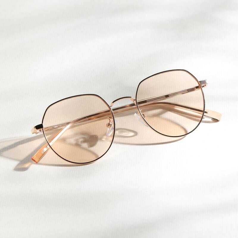 

Metal Frame Tinted Lens Sunglasses