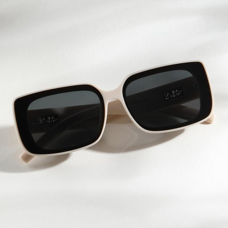 

Square Frame Tinted Lens Sunglasses