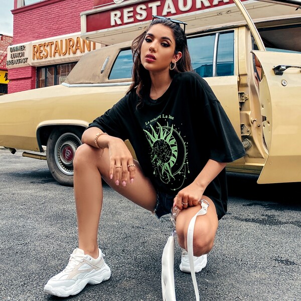 

Sun & Letter Graphic Oversized Tee, Black