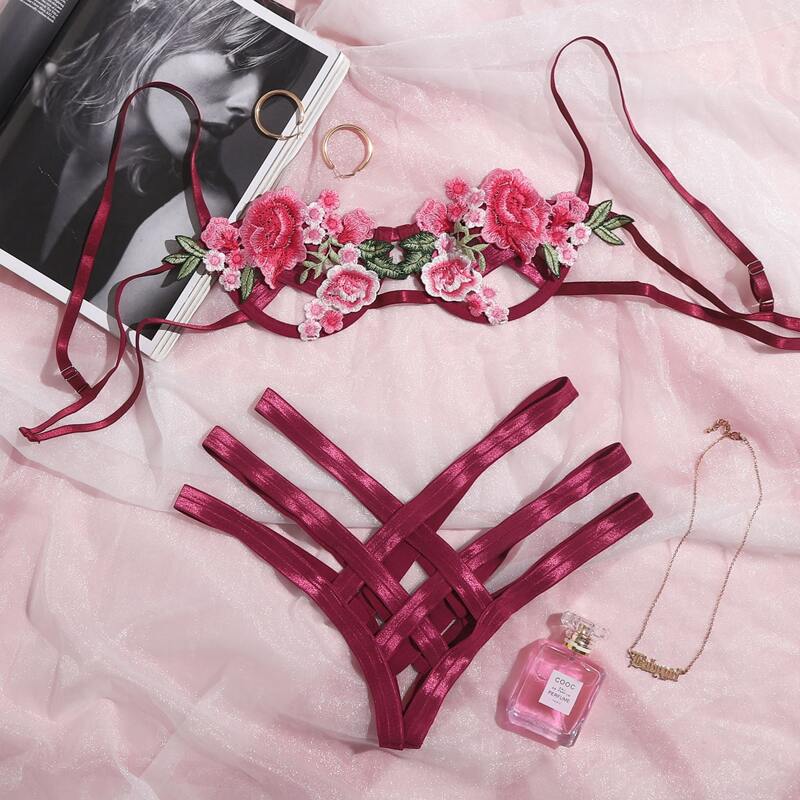 

Cut Out Appliques Underwire Lingerie Set, Burgundy
