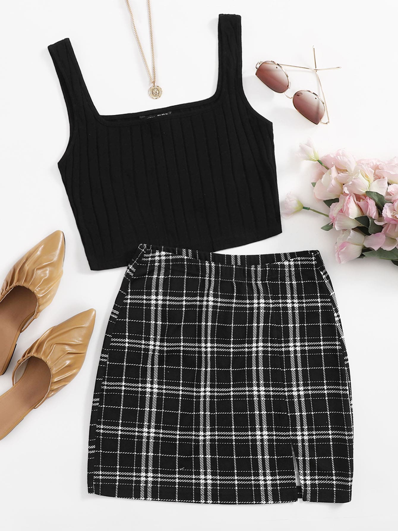 SHEIN EZwear Conjunto top de tank tejido de canalé con falda de cuadros bajo con abertura - Negro - Ver 1