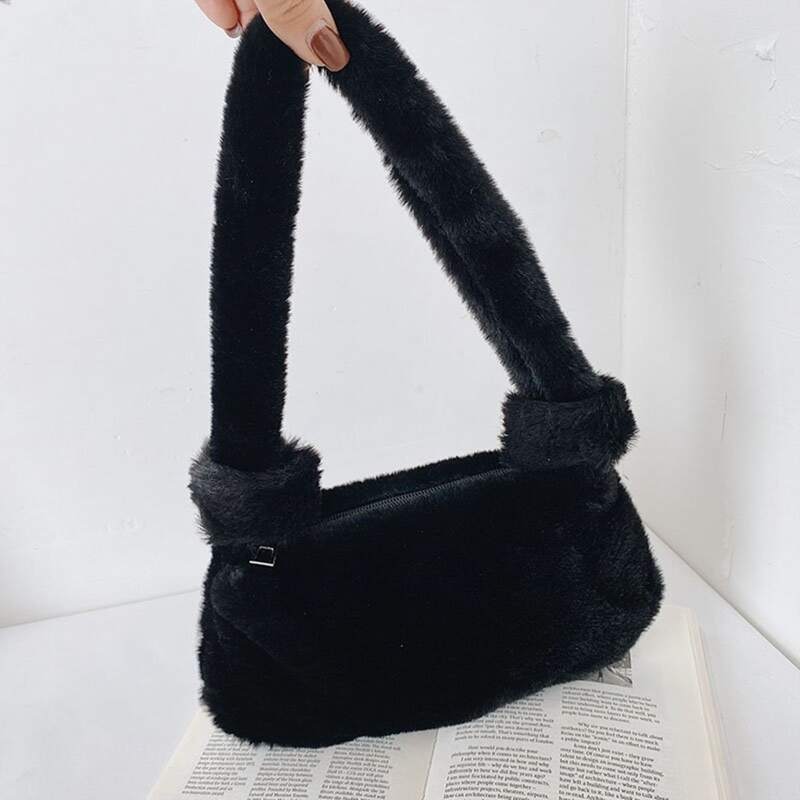 

Solid Shoulder Bag, Black