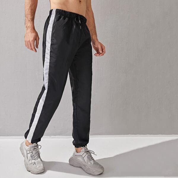 

Men Contrast Sideseam Drawstring Waist Windbreaker Pants, Black