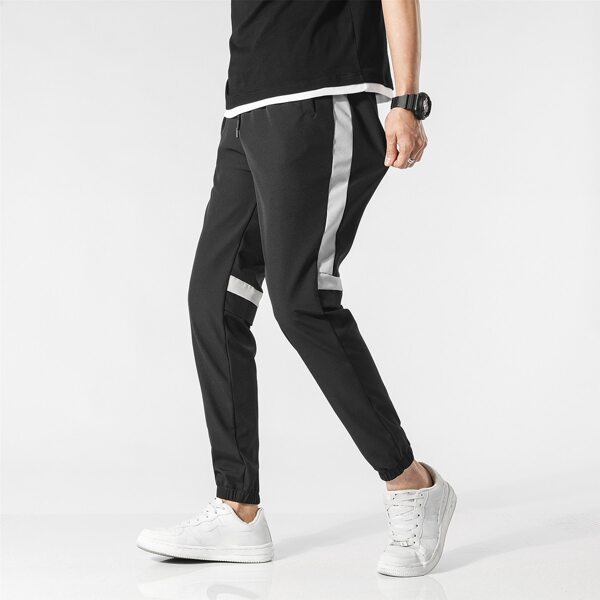 

Men Contrast Panel Drawstring Waist Carrot Pants, Black