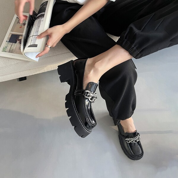 

Chain Decor Leather Loafers, Black