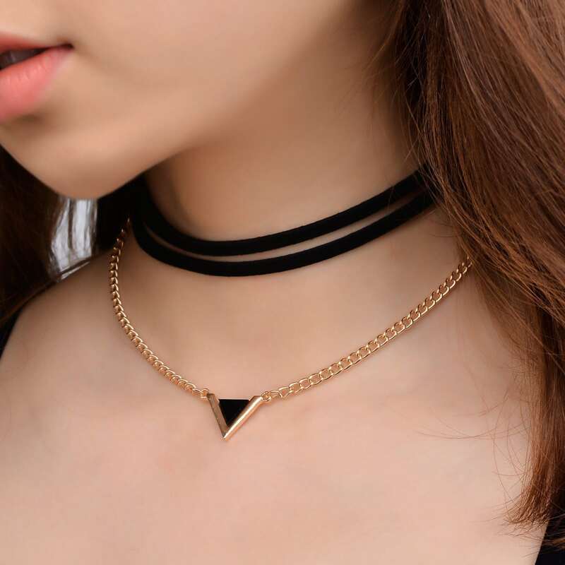 

2pcs Triangle Charm Choker, Multicolor