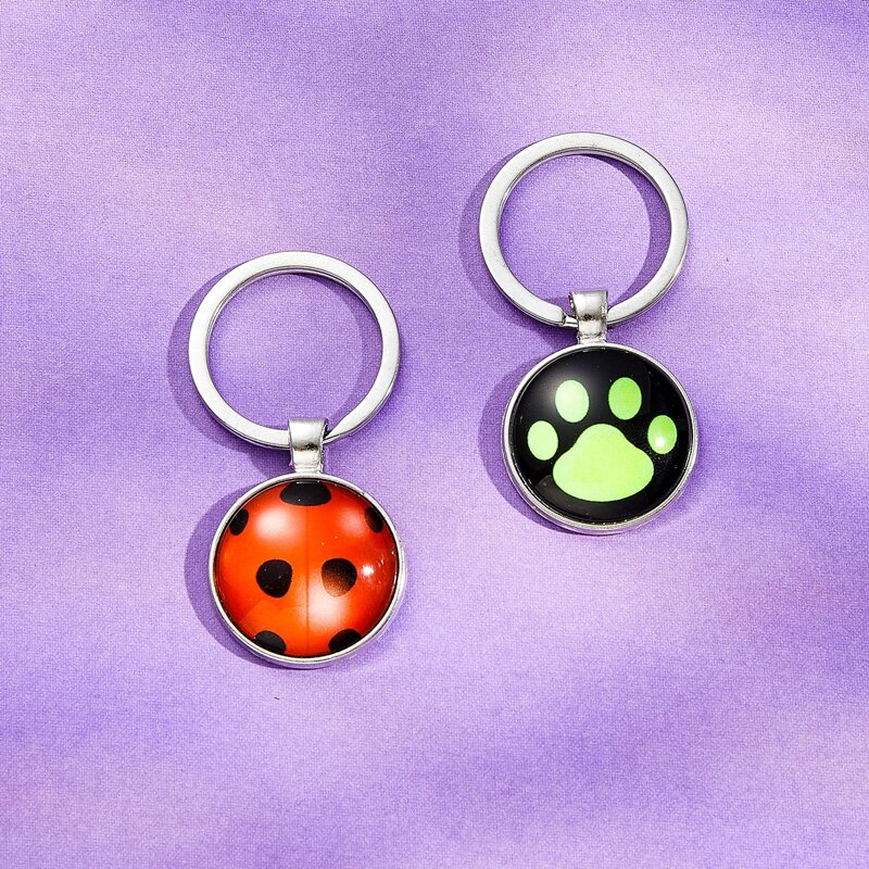 

2pcs Round Charm Keychain, Multicolor