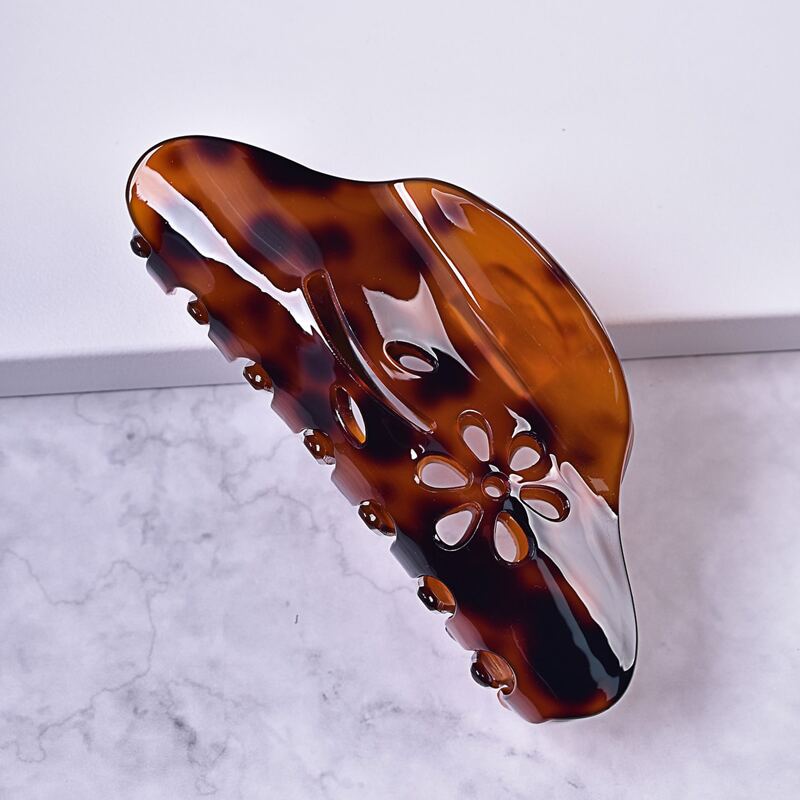 

Graphic Acrylic Hair Claw, Brown