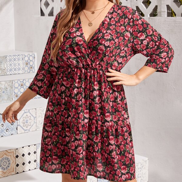 

Plus Floral Ruffle Hem Surplice Dress, Multicolor