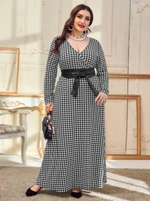 Modelyn 大碼千鳥格交叉領腰帶洋裝 - 黑與白 - 查看 1