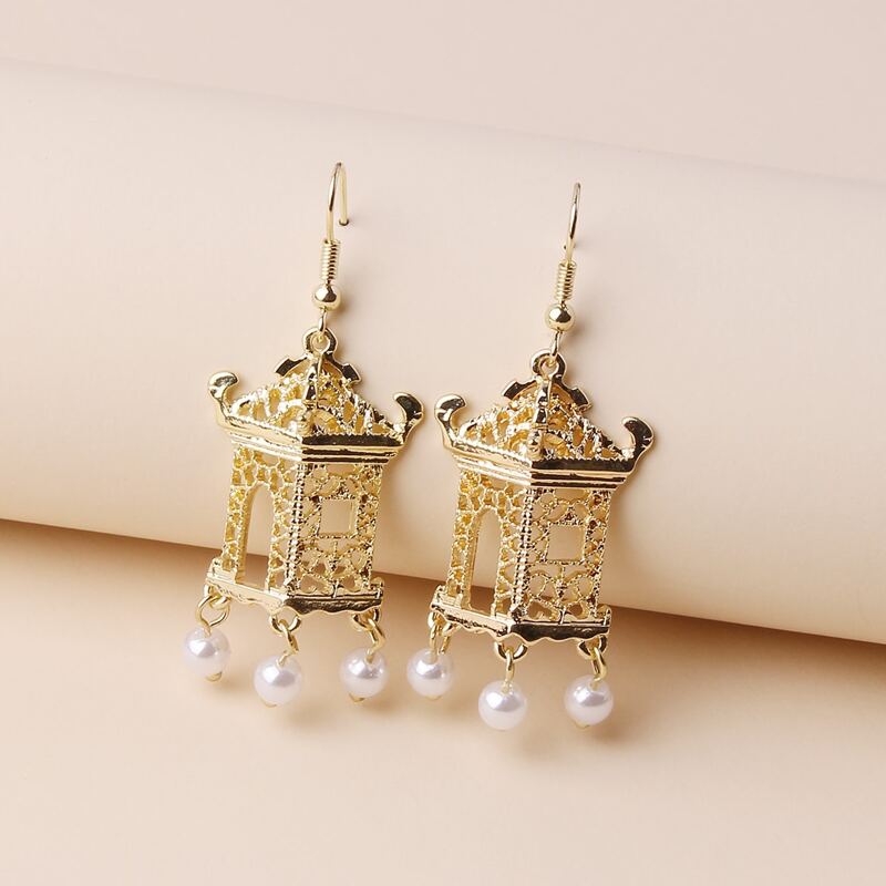 

Pavilion Design Drop Earrings, Gold