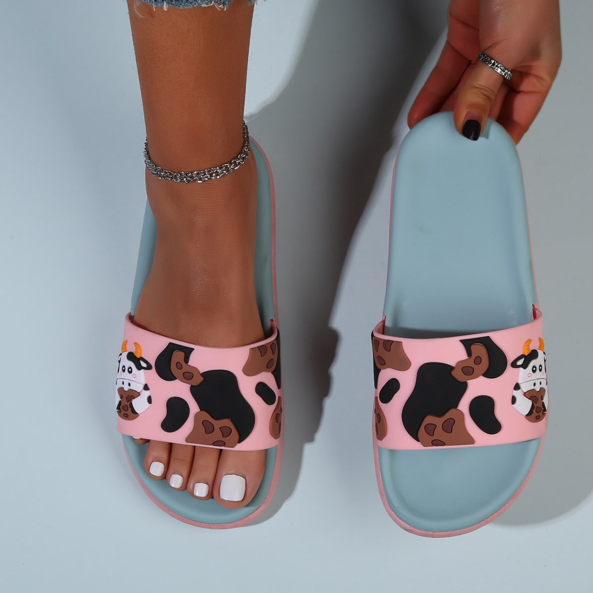 Мультяшный принт Институтский Тапочки & Вьетнамки