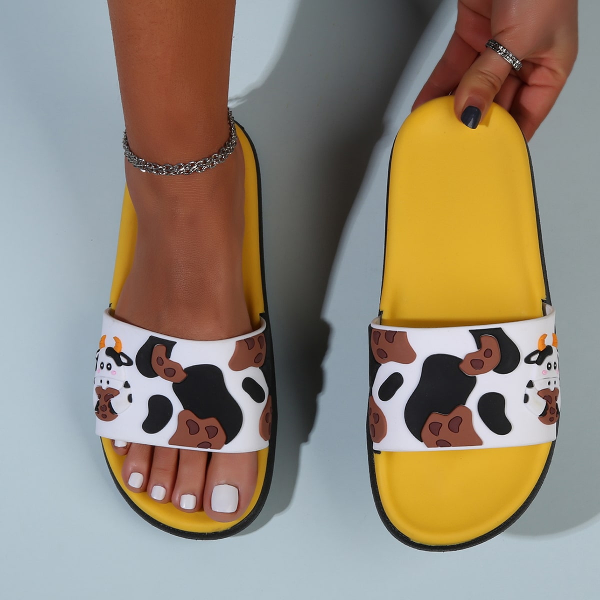 Мультяшный принт Институтский Тапочки & Вьетнамки