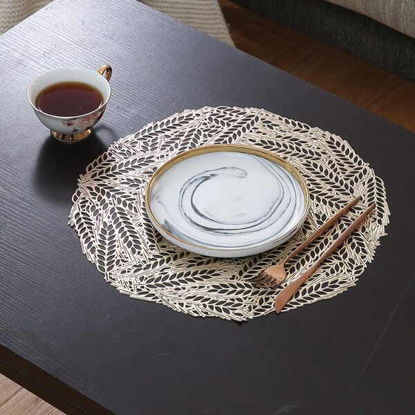 

Round Hollow Leaf Placemat, Gold