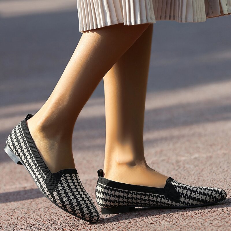

Houndstooth Graphic Knit Flats, Black and white
