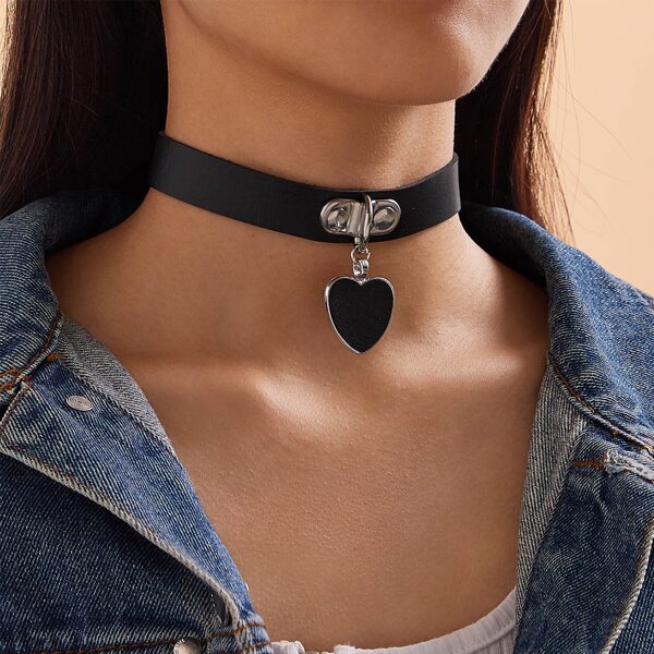 

Heart Pendant Choker, Black
