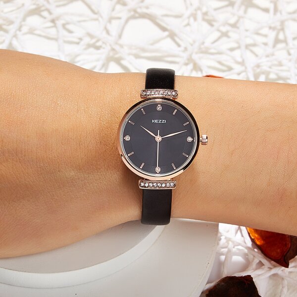 

Rhinestone Decor Round Pointer Quartz Watch
