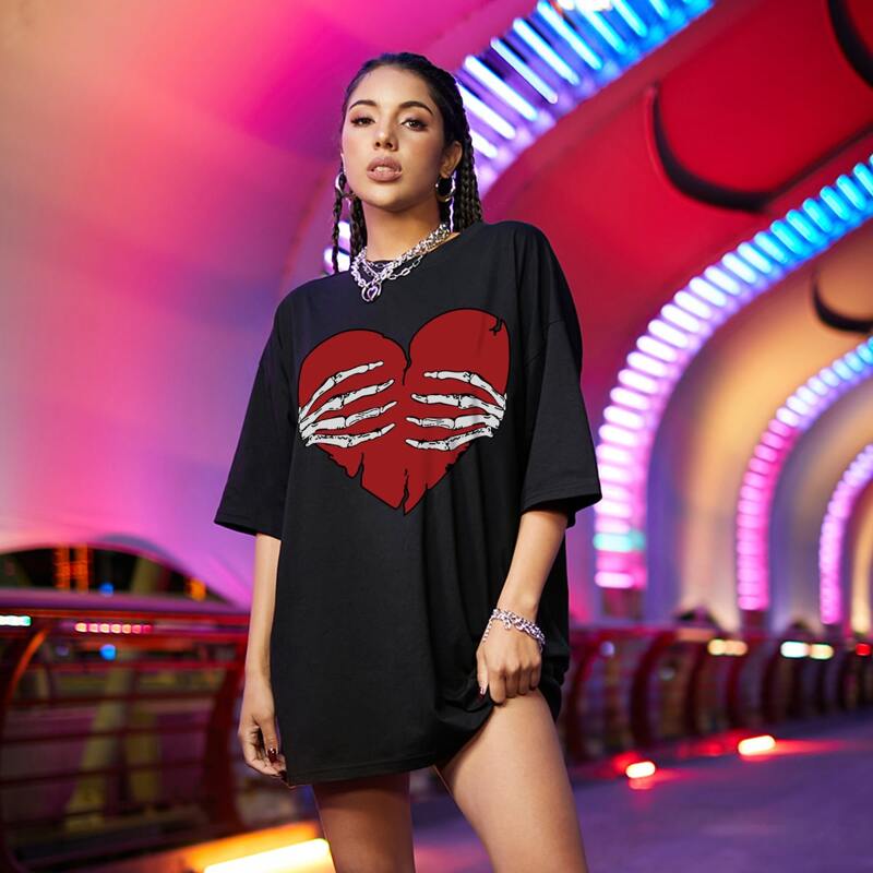 

Drop Shoulder Heart Print Oversized Tee, Black