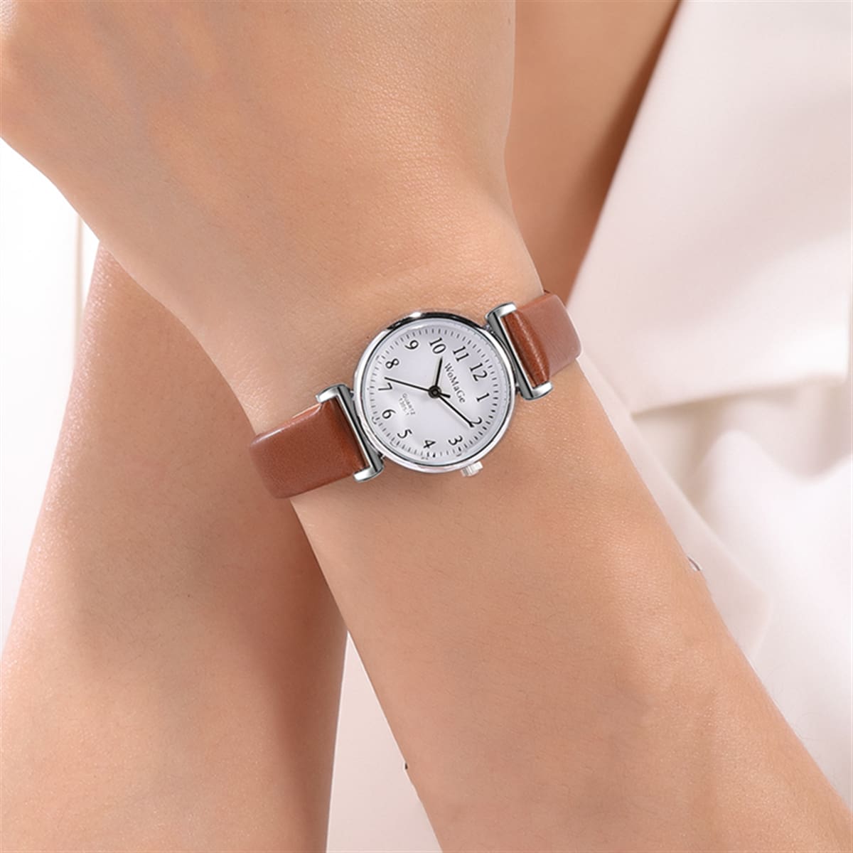 

Round Pointer Quartz Watch