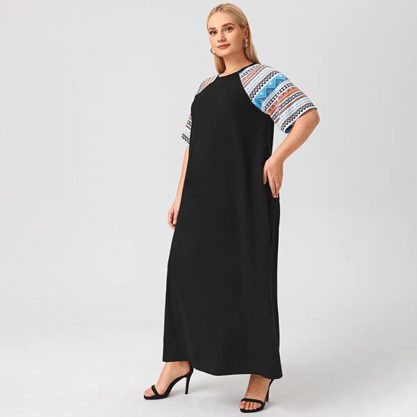 

Plus Graphic Print Raglan Sleeve Dress, Black