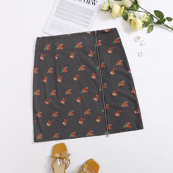 

Plus Floral Print Zip Up Skirt, Black