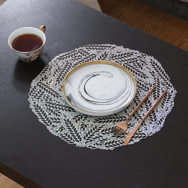 

Round Hollow Leaf Placemat, Silver