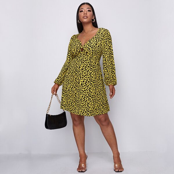 

Plus All Over Print Sweetheart Neck Peekaboo Dress, Multicolor