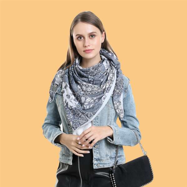 

Flower Pattern Scarf, Multicolor