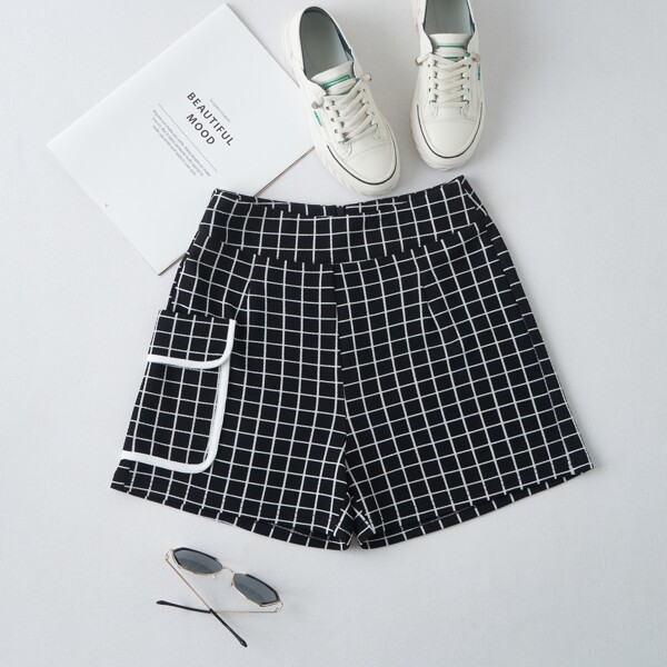 

Zip Back Flap Pocket Plaid Shorts, Black and white