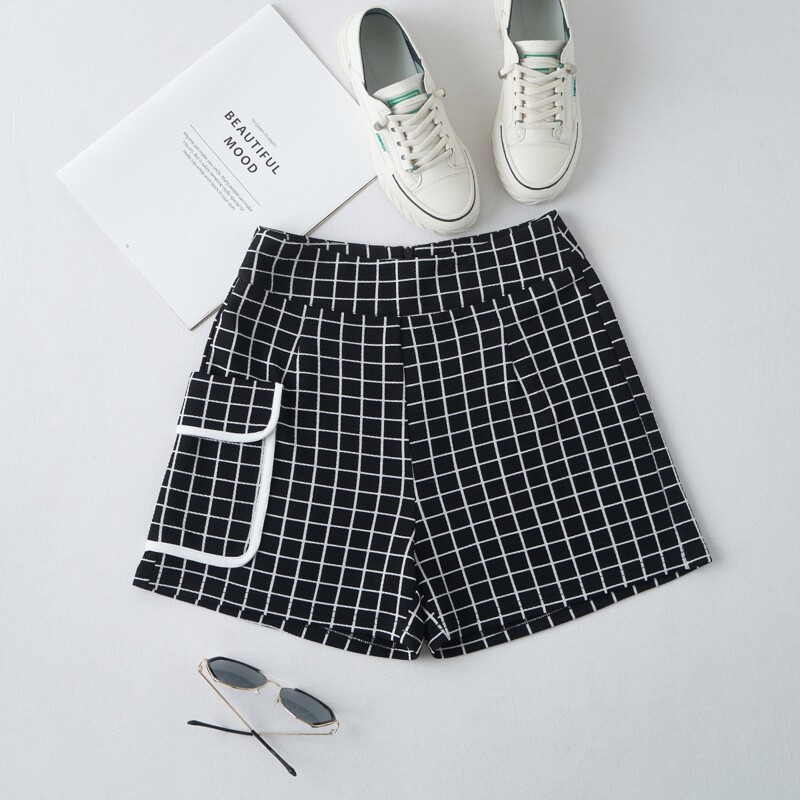 

Zip Back Flap Pocket Plaid Shorts, Black and white