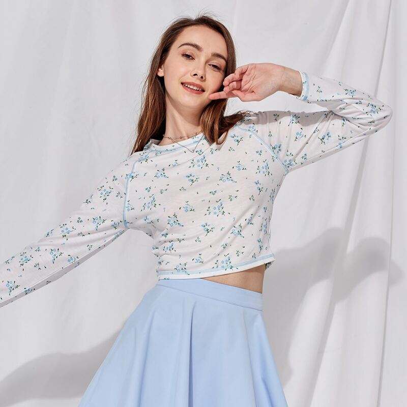 

Raglan Sleeve Ditsy Floral Crop Top, Blue and white