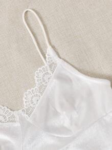 SHEIN 蕾絲邊天鵝絨短版吊帶上衣 - 白色 - 查看 4