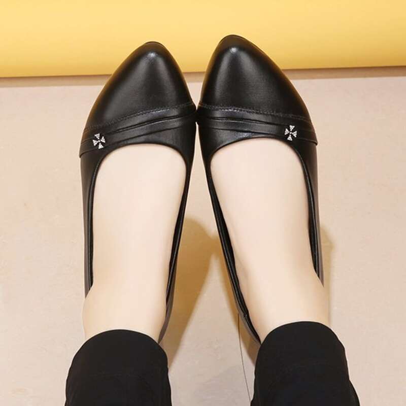 

Rhinestone Point Toe Court Pumps, Black