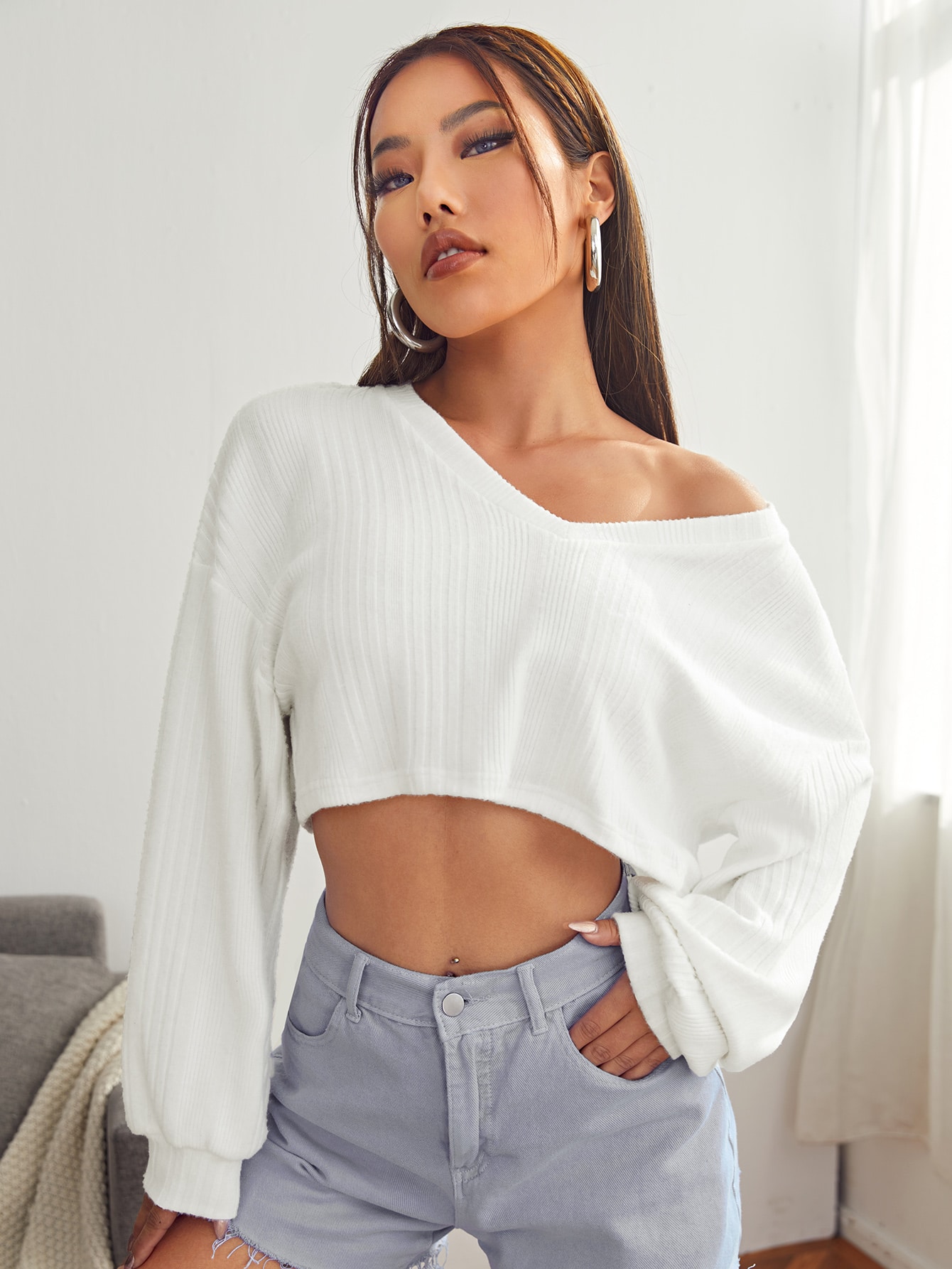 V-neck Rib-knit Crop Tee
