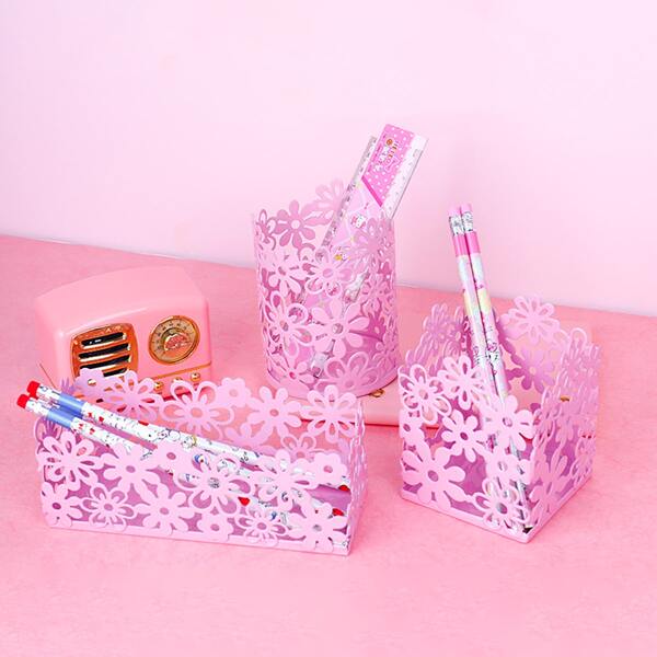 

1pc Random Flower Hollow Pen Holder, Pink