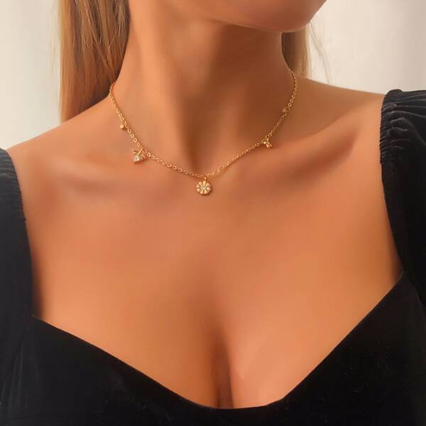 

Rhinestone Pendant Necklace, Gold