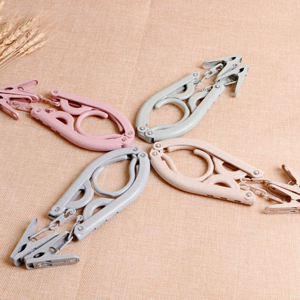 

1pc Random Foldable Clothes Hanger, Multicolor
