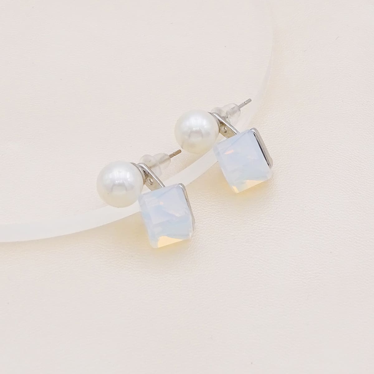 

Crystal & Faux Pearl Ear Jacket, White