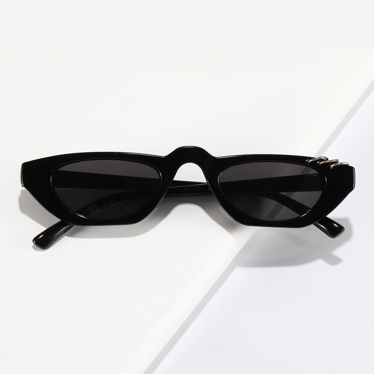 

Ring Decor Wrap Around Sunglasses