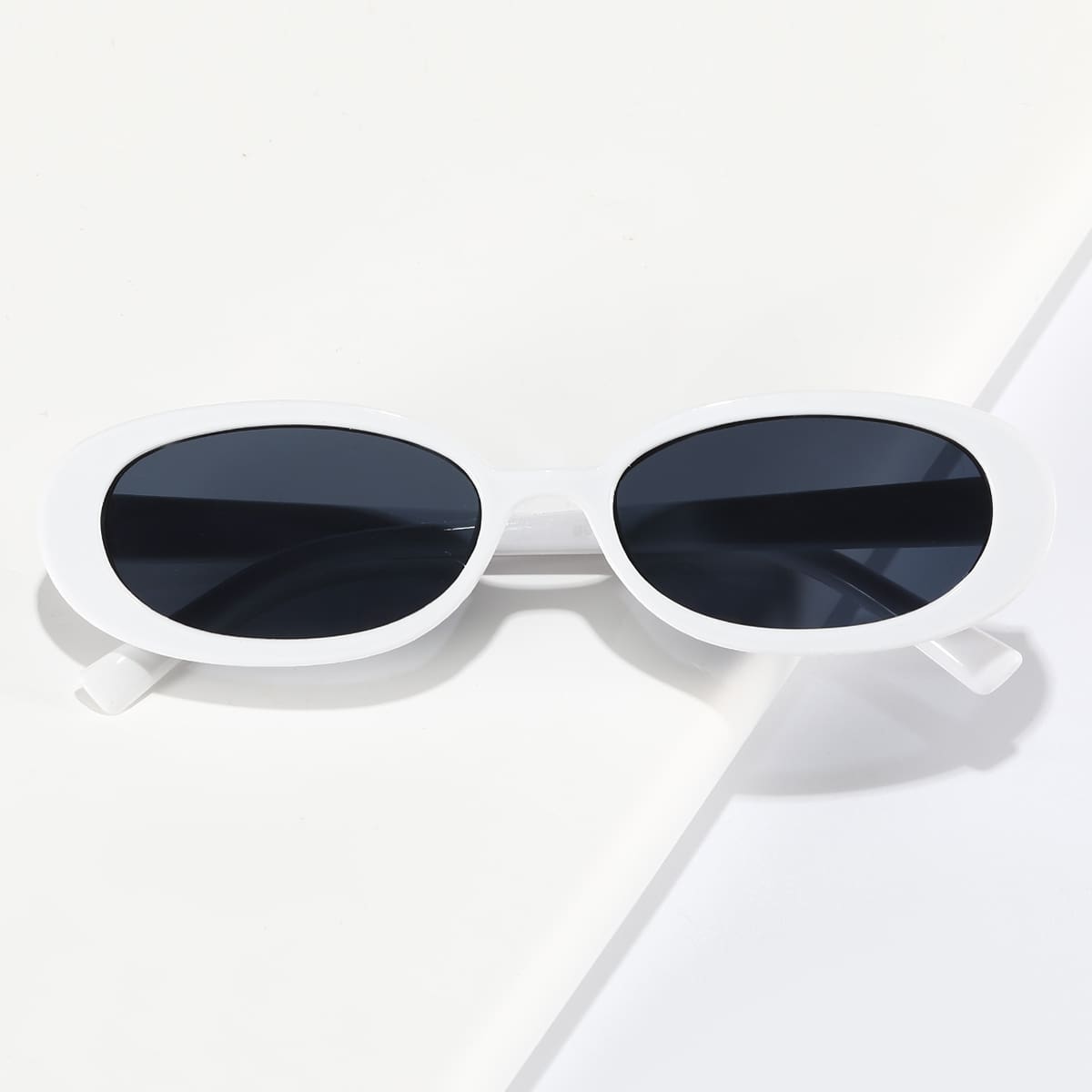 

Oval Frame Sunglasses
