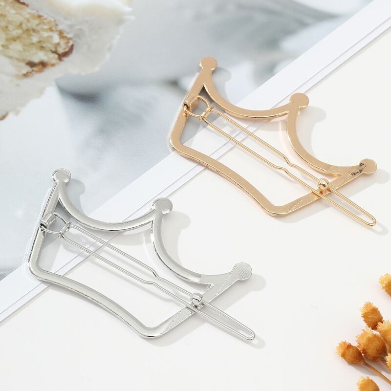 

2pcs Crown Hair Clip, Multicolor