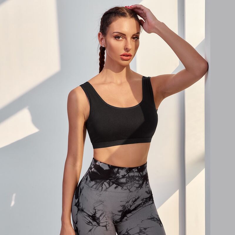 

Medium Support Scoop Neck Sports Bra, Black