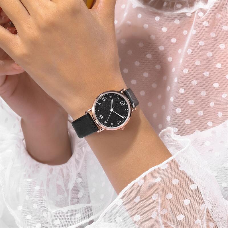 

Round Pointer Quartz Watch