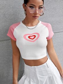 Camiseta corta de manga raglán con estampado de corazón