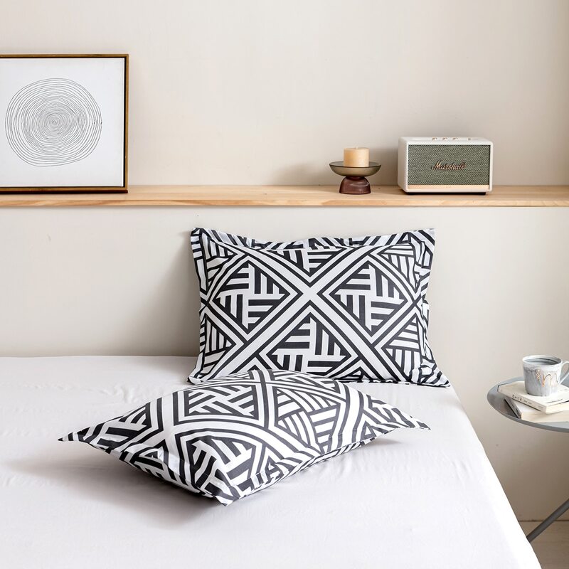 

1pair Geometric Pattern Pillowcase Without Filler, Black and white