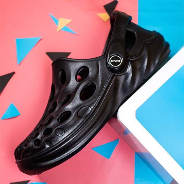 

Minimalist Vented Clogs, Black