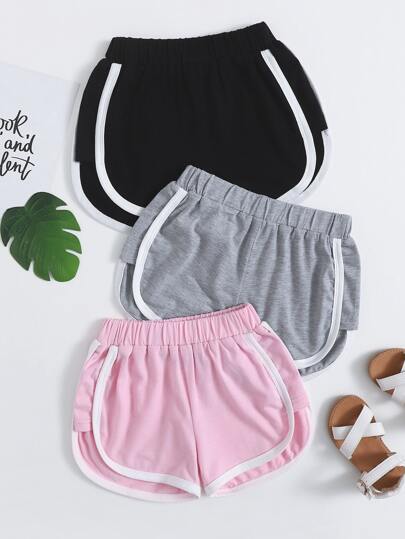 3 شورتات بنات صغيرات مزينة بتباين الألوان و بحواف دبوسيه